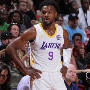 db电竞平台官网-可圈可点，布朗尼10中6得17分5板5助，上半场4中4命中率100%